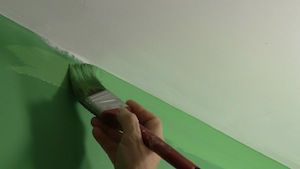 how to hold a paint brush for best control